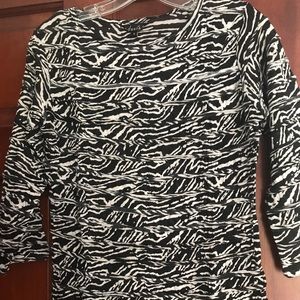 Dunia’s famous Tuck Top